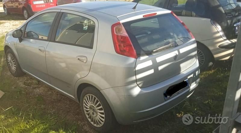 Usata Fiat Grande Punto 65 CV (47 kW) 2007 Grigio Utilitaria