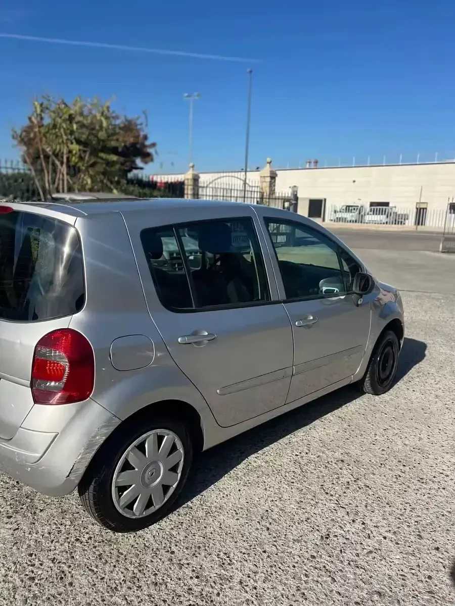 Usata Renault Modus 75 CV (55 kW) 2011 Grigio Monovolume