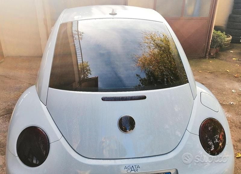 Usata VW New Beetle 90 CV (66 kW) 1999 Bianco Utilitaria