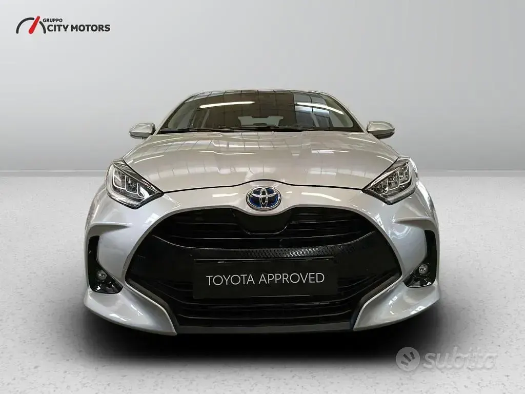Usata Toyota Yaris Hybrid Trend 116 CV (85 kW) 2022 Aregento Berlina