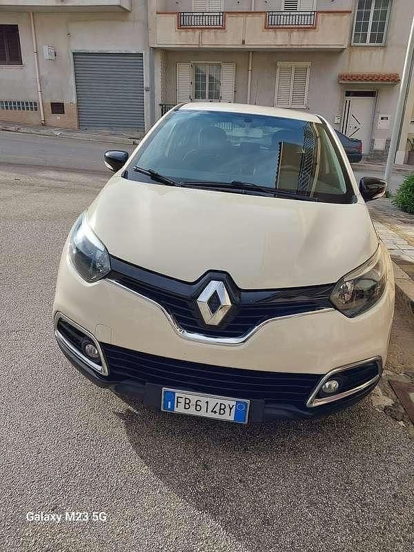 Usata Renault Captur 90 CV (66 kW) 2016 Beige SUV