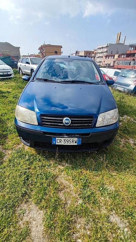 Usata Fiat Punto 69 CV (50 kW) 2005 Blu Utilitaria