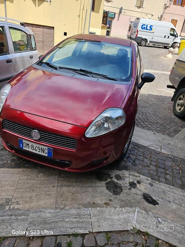 Usata Fiat Grande Punto Active 65 CV (47 kW) 2008 Rosso Utilitaria