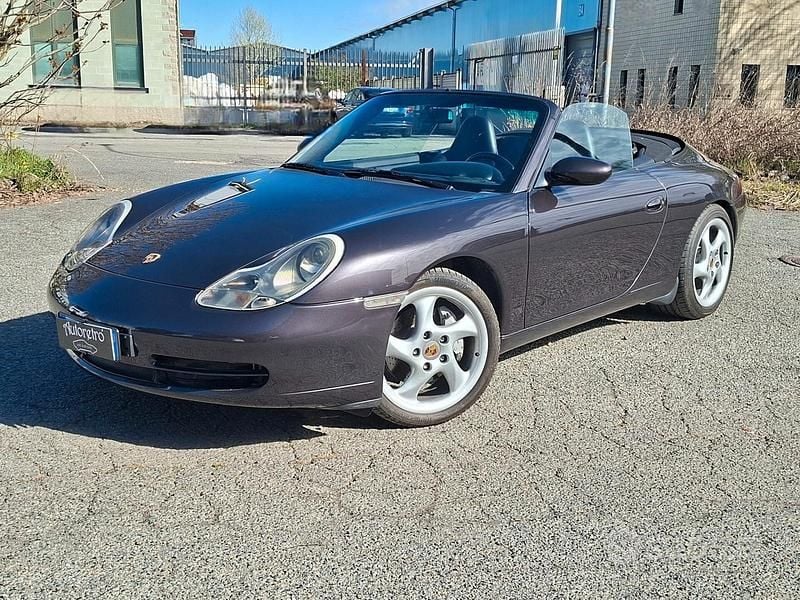 Usata Porsche 911 Carrera 4 Cabriolet 300 CV (220 kW) 2000 Viola Cabrio