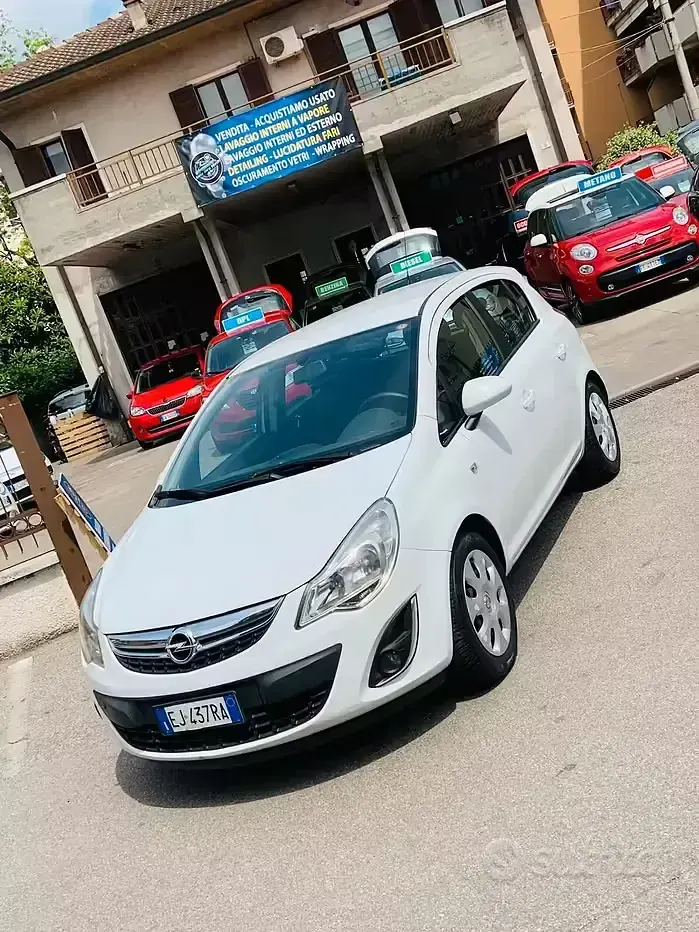 Usata Opel Corsa 75 CV (55 kW) 2011 Bianco Utilitaria