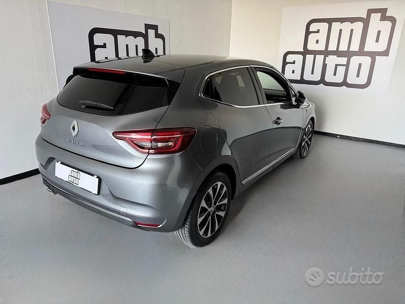 Usata Renault Clio V Techno 101 CV (74 kW) 2023 Grigio Berlina