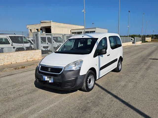 Bianco Usata 2018 Peugeot Partner Tepee Access Monovolume | 9900 € (Buon prezzo) - Immagine 1/4