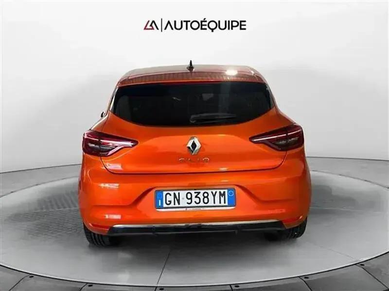 Usata Renault Clio Techno 145 CV (106 kW) 2023 Arancione Utilitaria