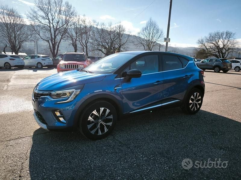 Usata Renault Captur Techno 101 CV (74 kW) 2024 Blu SUV