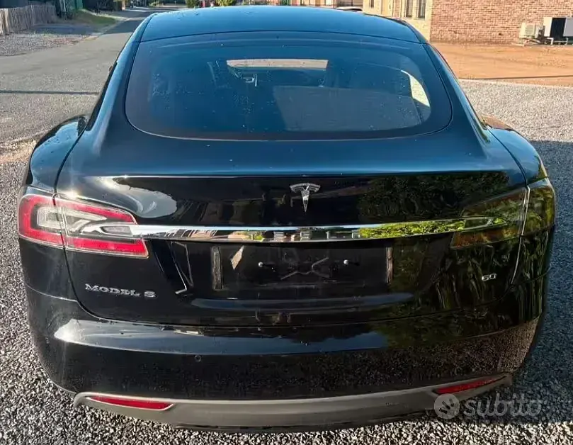 Usata Tesla Model S 135 kW (184 CV) 2015 Nero Utilitaria