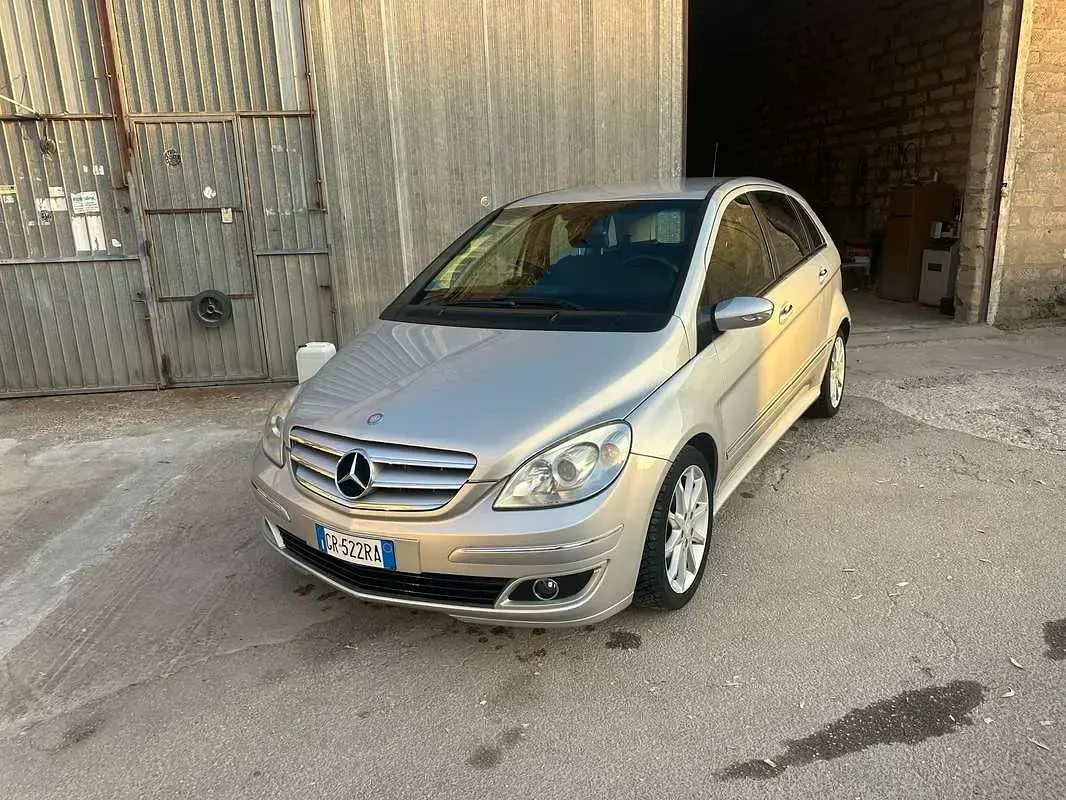 Usata Mercedes B200 140 CV (102 kW) 2007 Grigio Monovolume