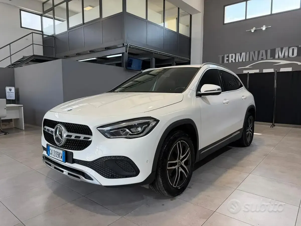 Usata Mercedes GLA200 150 CV (110 kW) 2022 Bianco SUV
