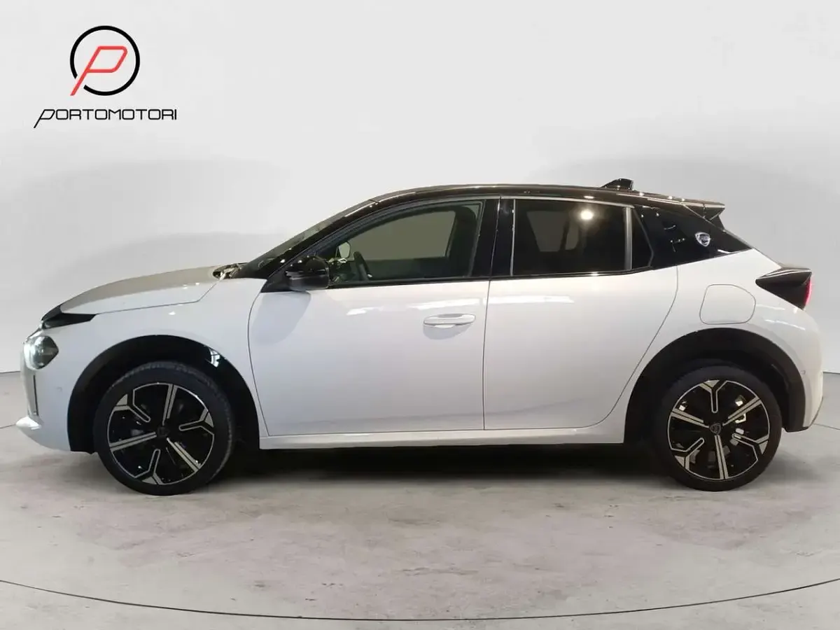 Nuova Lancia Ypsilon 101 CV (74 kW) 2026 Vernice bianco marmo con tetto Utilitaria
