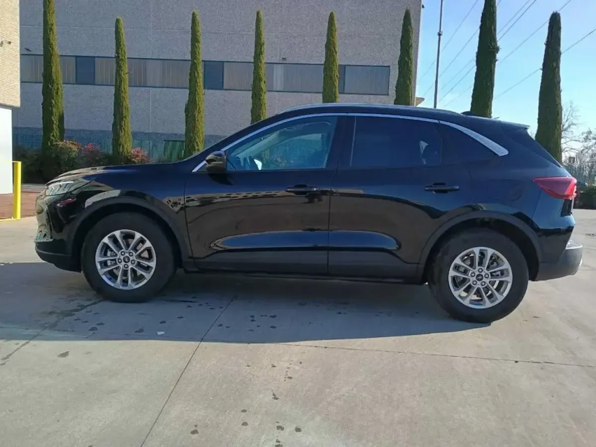Usata Ford Kuga Titanium 151 CV (111 kW) 2025 Agate black SUV