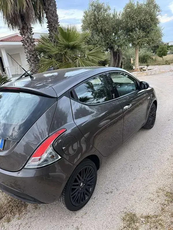 Usata Lancia Ypsilon 71 CV (52 kW) 2012 Utilitaria