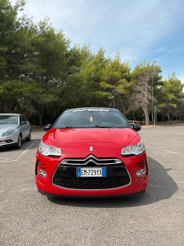 Rosso Usata 2012 Citroën DS3 Chic Tre volumi | 5000 € (Cara) - Immagine 1/4