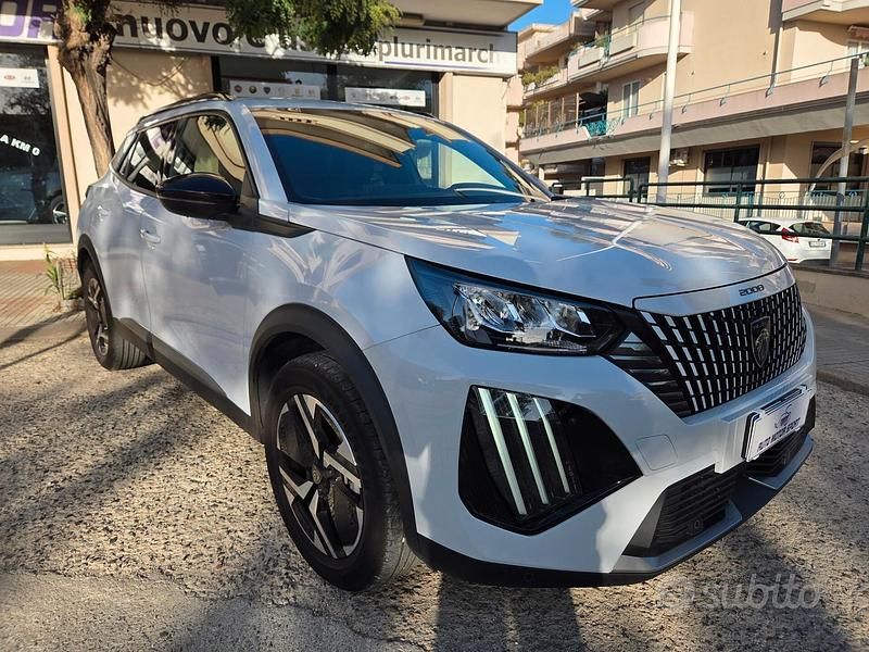 Usata Peugeot 2008 Allure 130 CV (95 kW) 2024 Bianco SUV