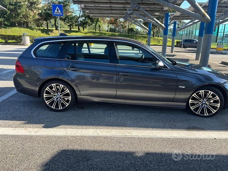 Usata BMW 330 231 CV (169 kW) 2006 Grigio Station wagon