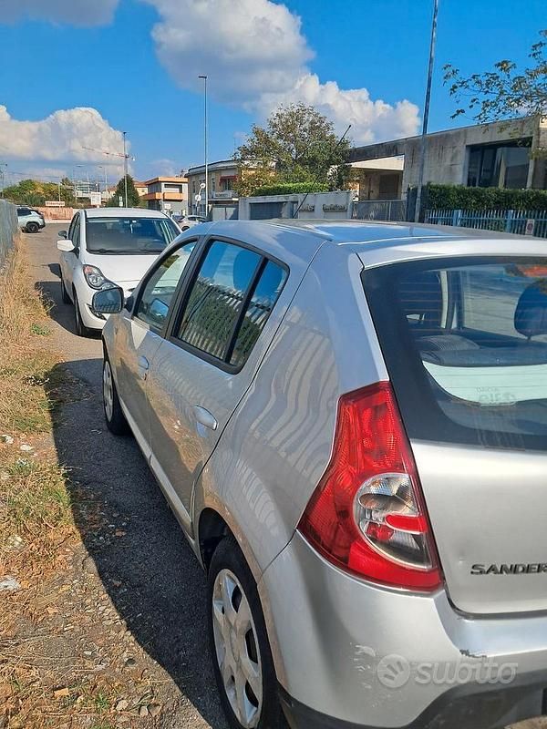 Usata Dacia Sandero 90 CV (66 kW) 2011 Grigio Utilitaria