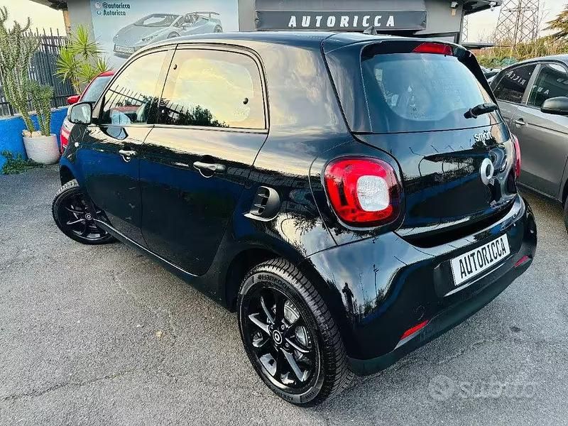Usata Smart ForFour 71 CV (52 kW) 2019 Nero Utilitaria
