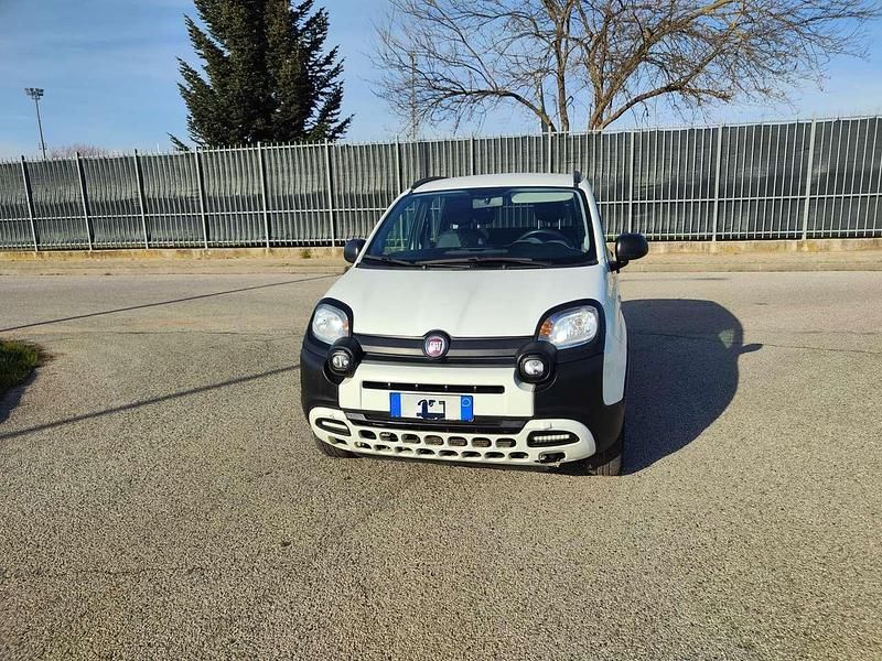 Usata Fiat Panda 4x4 Wild 86 CV (63 kW) 2021 Bianco Utilitaria