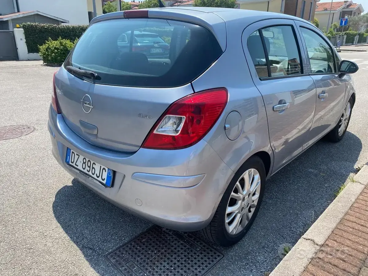 Usata Opel Corsa Enjoy 75 CV (55 kW) 2009 Grigio Utilitaria