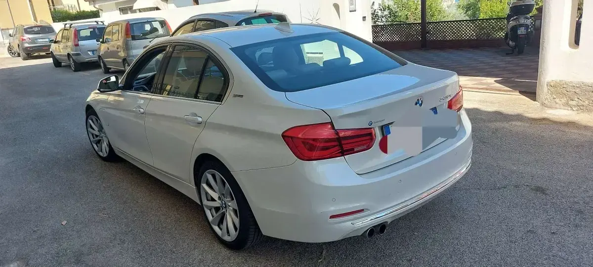 Usata BMW 330 Luxury Line 184 CV (135 kW) 2016 Berlina