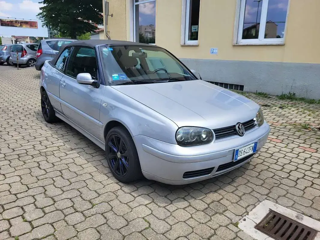 Usata VW Golf Trendline 101 CV (74 kW) 2000 Cabrio