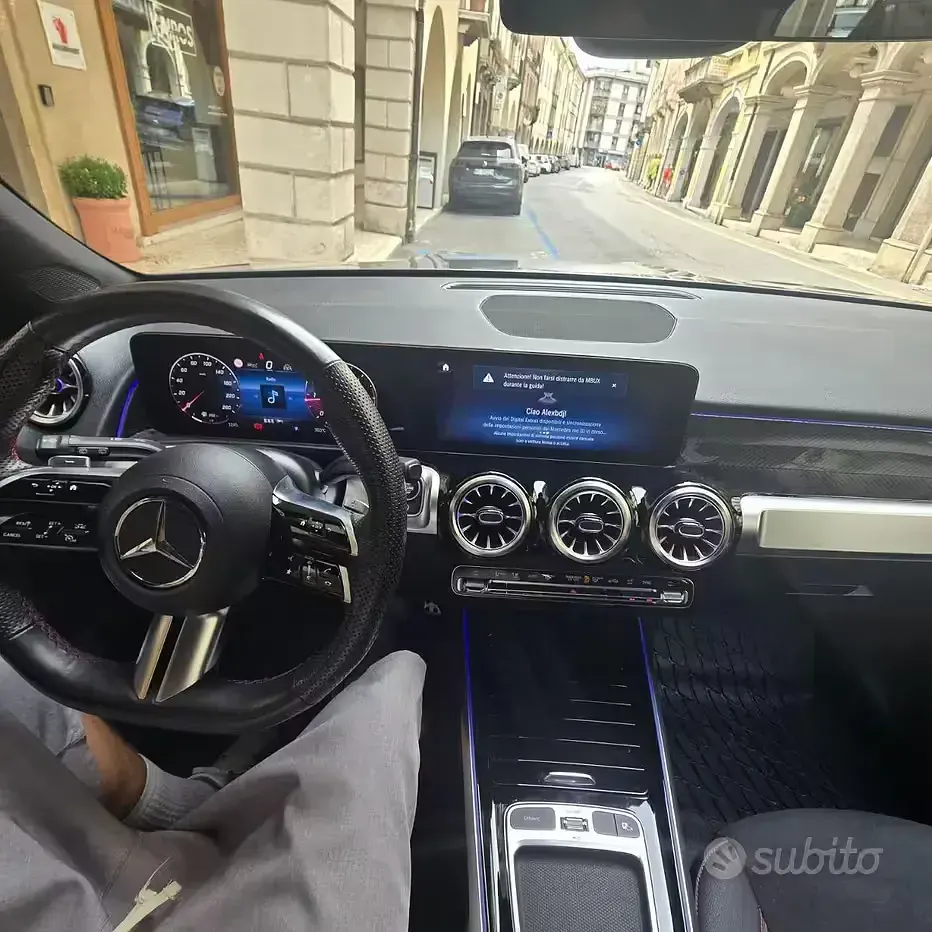 Usata Mercedes GLB200 AMG Line Premium 163 CV (119 kW) 2024 Grigio SUV