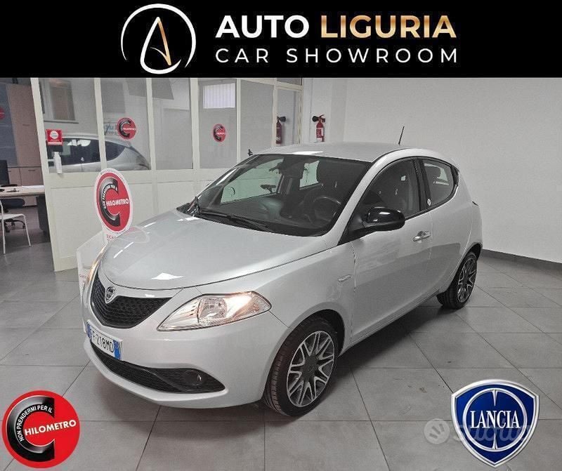 Grigio Usata 2016 Lancia Ypsilon Platinum Due volumi | 8990 € (Cara) - Immagine 1/4