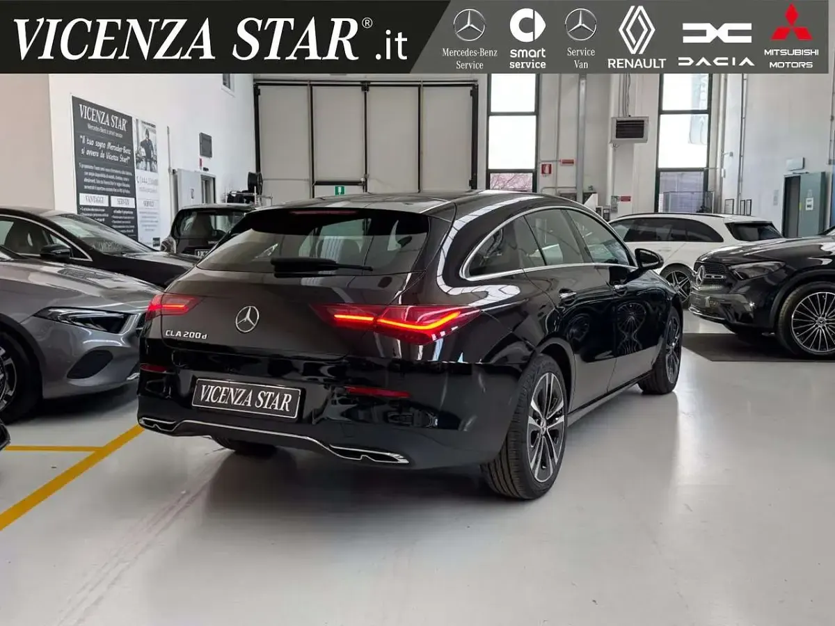 Usata Mercedes CLA200 150 CV (110 kW) 2024 Nero Coupé
