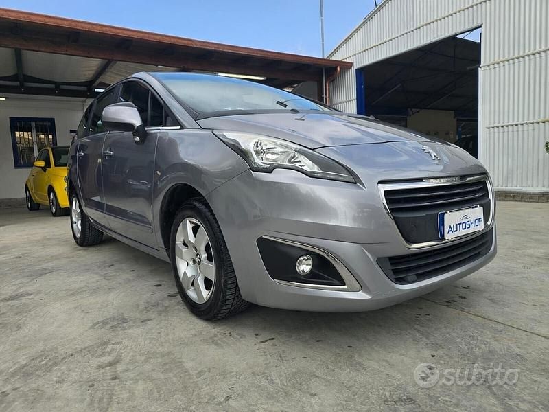 Usata Peugeot 5008 Active 115 CV (84 kW) 2014 Grigio Monovolume