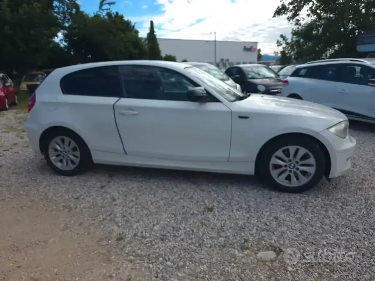 Usata BMW 116 116 CV (85 kW) 2010 Bianco Utilitaria