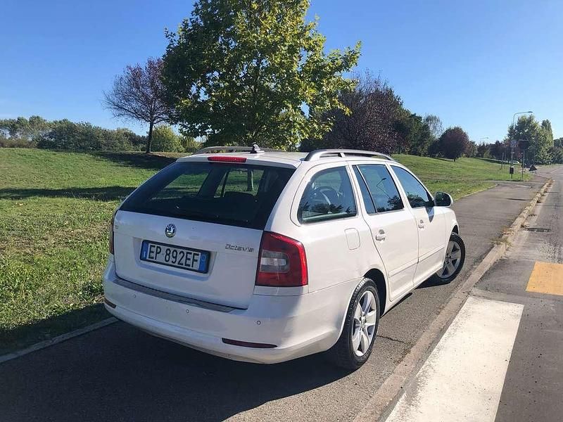 Usata Skoda Octavia Comfort 105 CV (77 kW) 2013 Bianco Station wagon