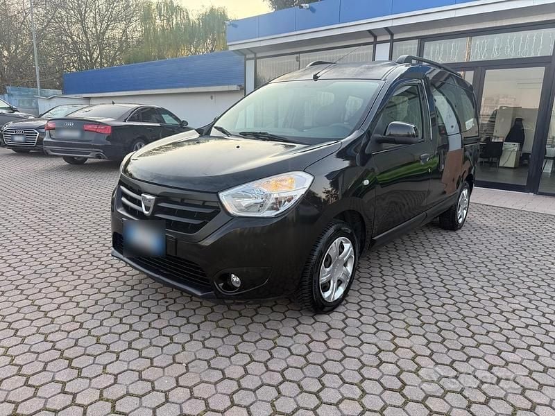 Usata Dacia Dokker 90 CV (66 kW) 2013 Marrone Monovolume