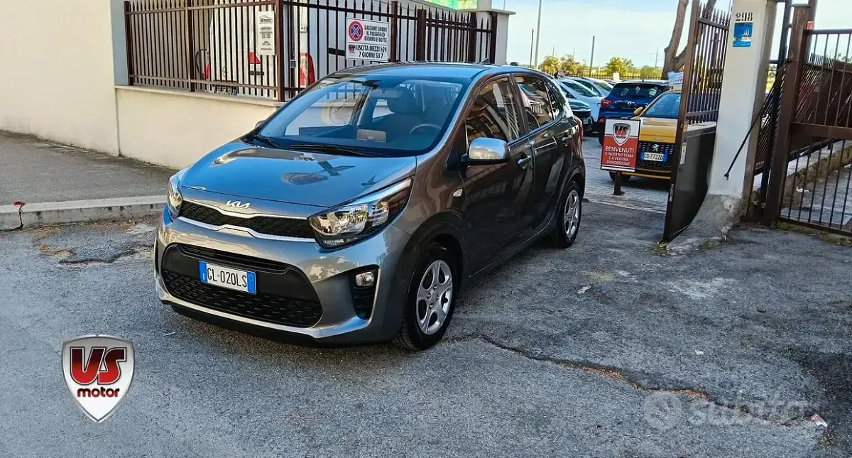 Usata Kia Picanto Urban 65 CV (47 kW) 2022 Grigio Utilitaria