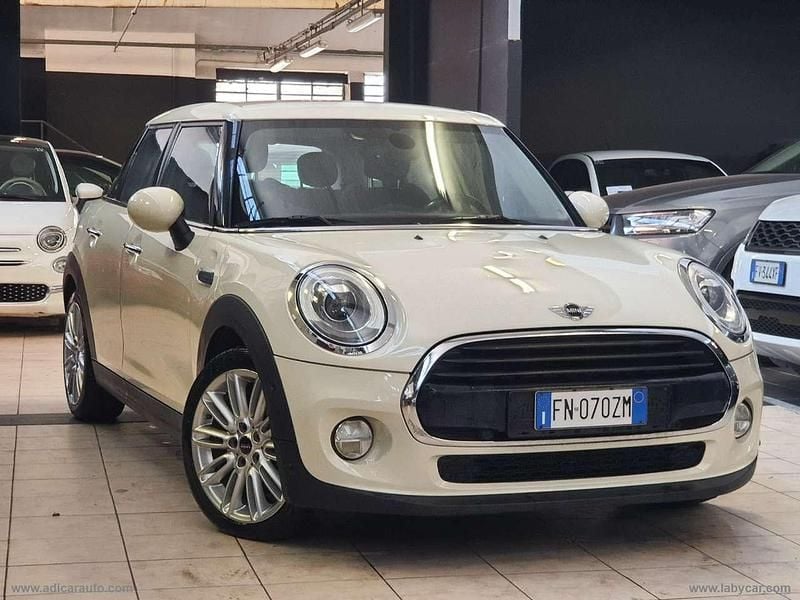 Usata Mini Cooper D 116 CV (85 kW) 2016 Beige Utilitaria