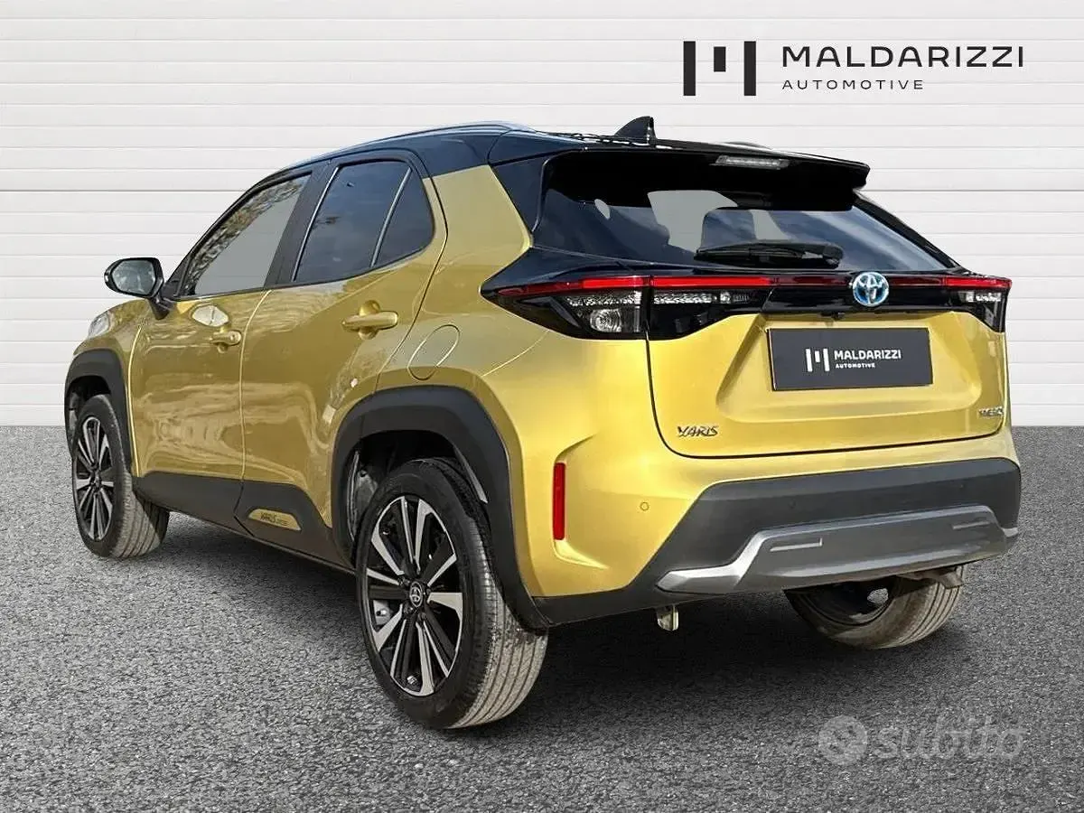 Usata Toyota Yaris Cross 116 CV (85 kW) 2022 Giallo SUV