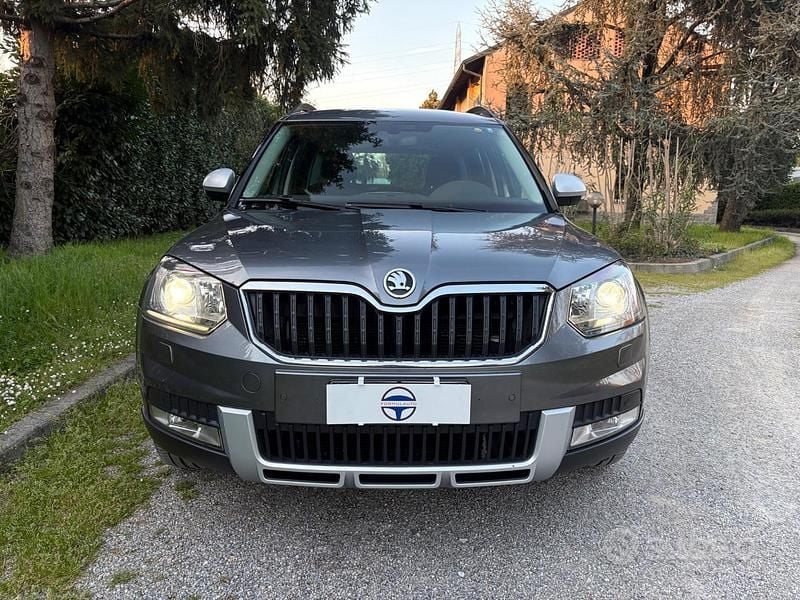 Usata Skoda Yeti Outdoor Ambition 110 CV (80 kW) 2017 Grigio SUV