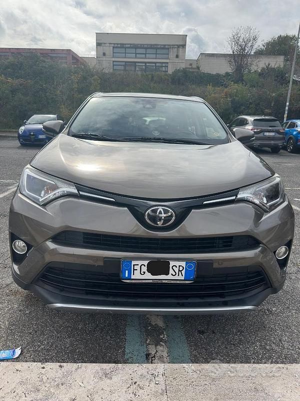 Usata Toyota RAV4 Style 143 CV (105 kW) 2016 Marrone SUV