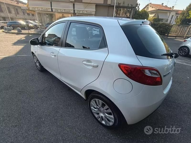 Usata Mazda 2 75 CV (55 kW) 2009 Bianco Utilitaria