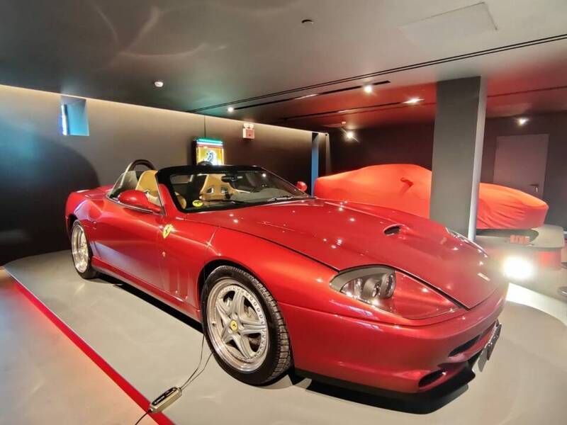 Rosso Usata 2001 Ferrari 550 Cabrio | 650.000 € - Immagine 1/4