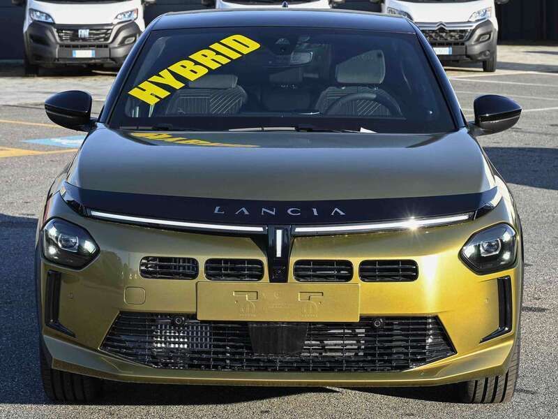 Nuova Lancia Ypsilon 101 CV (74 kW) 2025 Oro Utilitaria