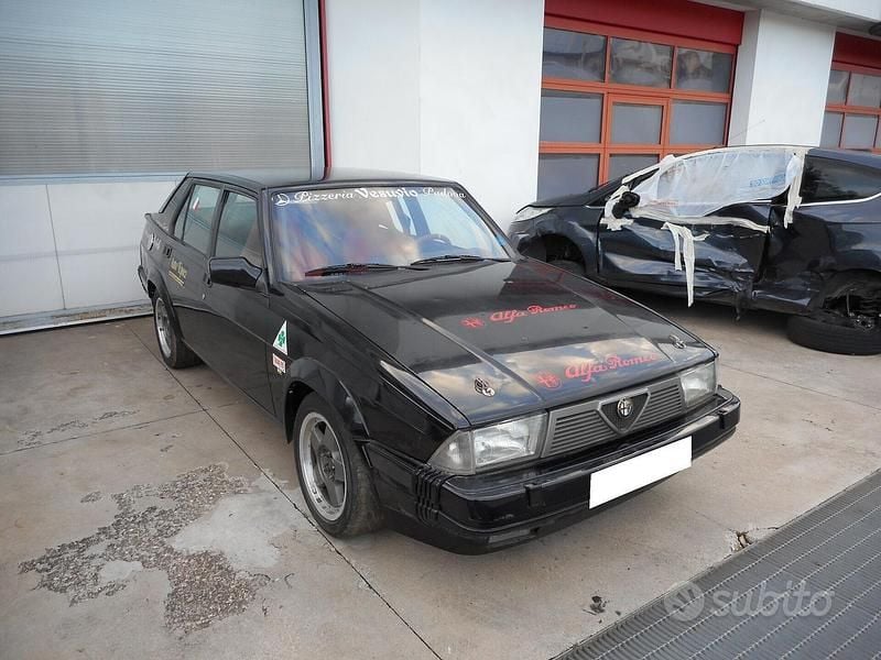 Usata Alfa Romeo 75 156 CV (114 kW) 1987 Nero Berlina