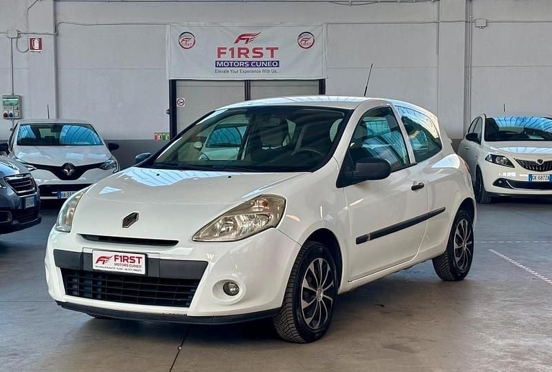 Usata Renault Clio II 74 CV (54 kW) 2010 Bianco Utilitaria
