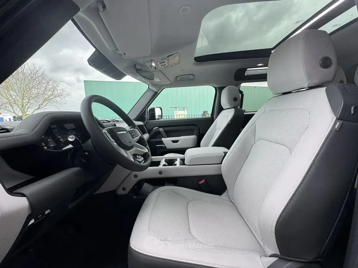 Nuova Land Rover Defender S 200 CV (147 kW) 2025 Nero SUV