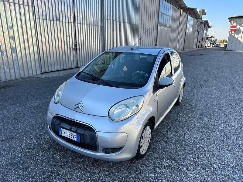 Grigio Usata 2012 Citroën C1 Attraction Due volumi | 2990 € (Ottimo prezzo) - Immagine 1/4