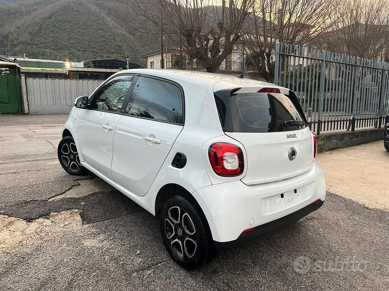 Usata Smart ForFour Passion 71 CV (52 kW) 2017 Bianco Utilitaria