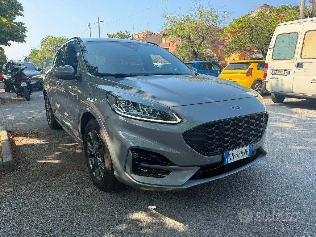 Usata Ford Kuga ST-Line 152 CV (111 kW) 2023 Grigio SUV
