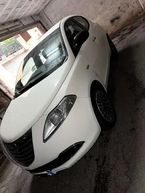 Usata Lancia Ypsilon Gold 95 CV (69 kW) 2015 Utilitaria